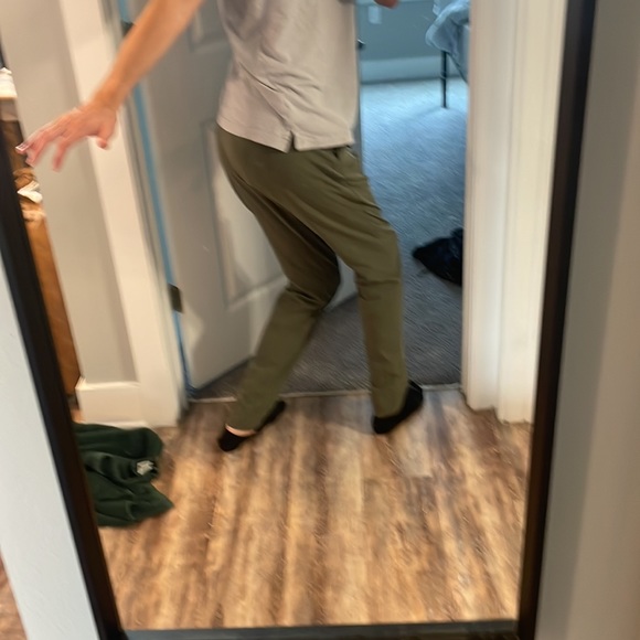 Green breathable Lululemon work pants - Picture 4 of 5